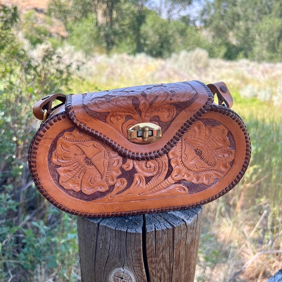Vintage 1970’s Hand Tooled Floral Leather Western Boho Structure Mini Bag Purse - Picture 2 of 8